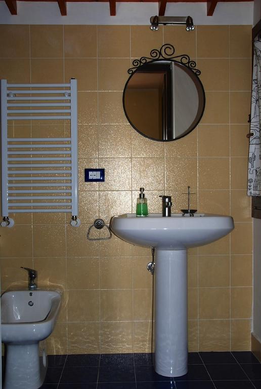 Hostal La Casa Nettarina Poggio Mirteto Habitación foto